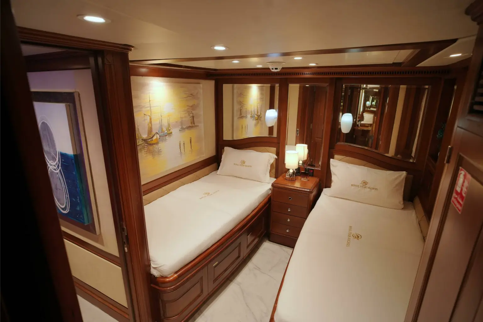 Benetti 110ft (Jacuzzi) Yacht Rental Dubai view 4