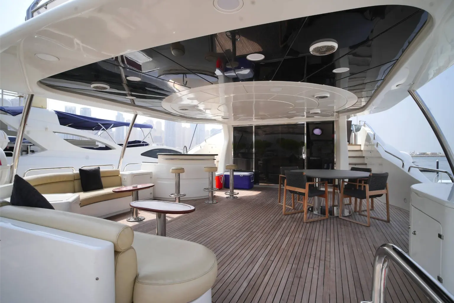 Benetti 110ft (Jacuzzi) Yacht Rental Dubai view 5