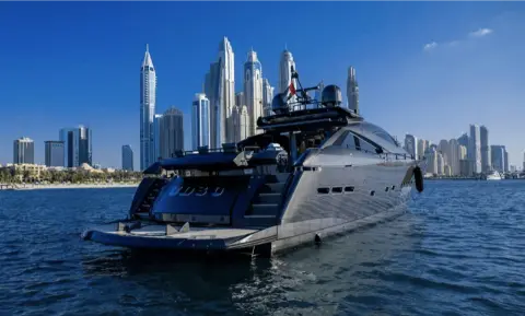 يخت سنسيكر 92 قدم للايجار
